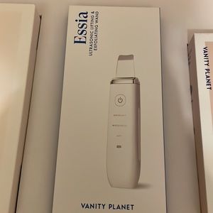 3 set Vanity Planet bundle! Aira, Essia and the Raedia. Brand new in the box.
